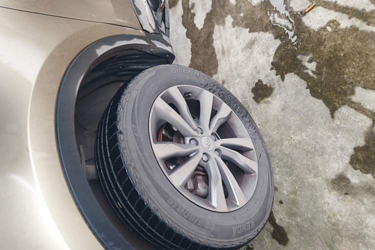 Used Geely Auto Emgrand X7 Sport 2016 1.8TD Automatic Smart Model Left Front Wheel Hub