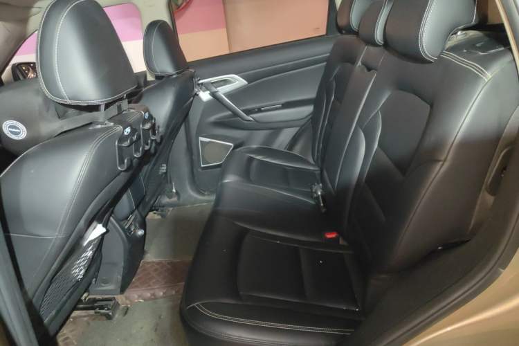 Used Geely Auto Emgrand X7 Sport 2016 1.8TD Automatic Smart Connectivity Version Left Rear Seat
