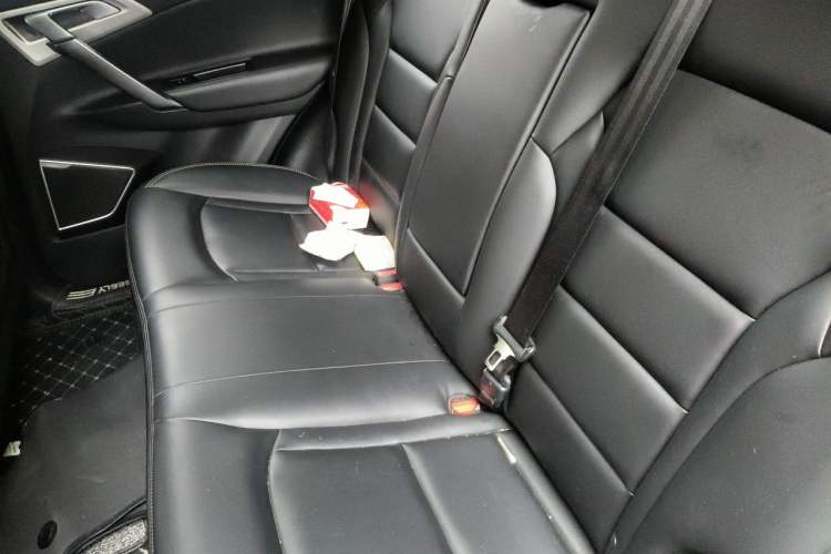 Used Geely Auto Emgrand X7 Sport 2016 1.8TD Automatic ZhiShang Model Left Rear Seat