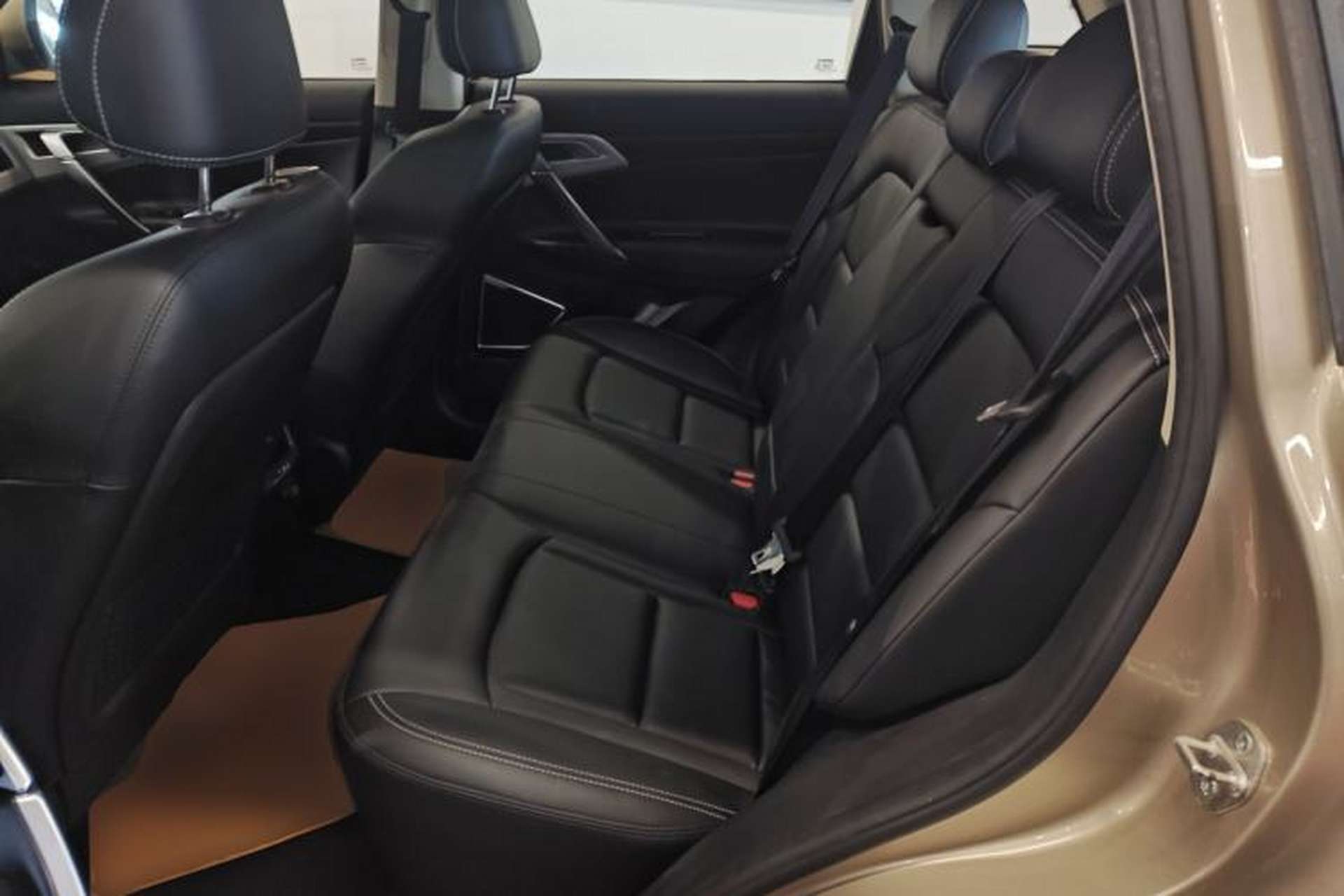 Used Geely Auto Emgrand X7 Sport 2016 1.8TD Automatic Smart Model Left Rear Seat