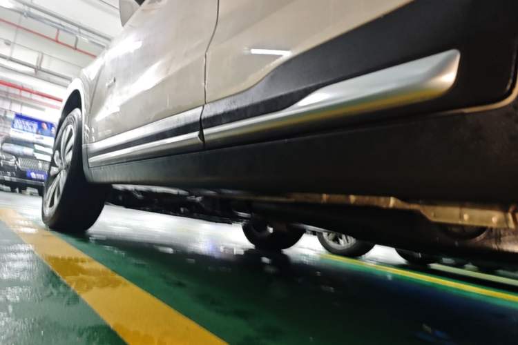 Used Geely Auto Emgrand X7 Sport 2016 1.8TD Automatic ZhiZun Version Left Side Sill