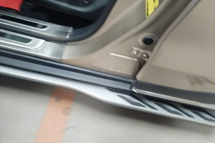 Used Geely Auto Emgrand X7 Sport 2016 1.8TD Automatic ZhiZun Version Left Side Sill