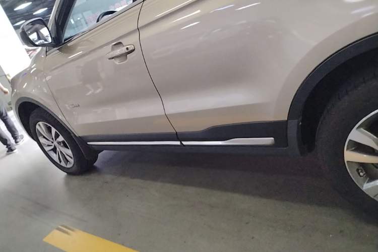Used Geely Auto Emgrand X7 Sport 2016 1.8TD Automatic Smart Connectivity Version Left Side Sill