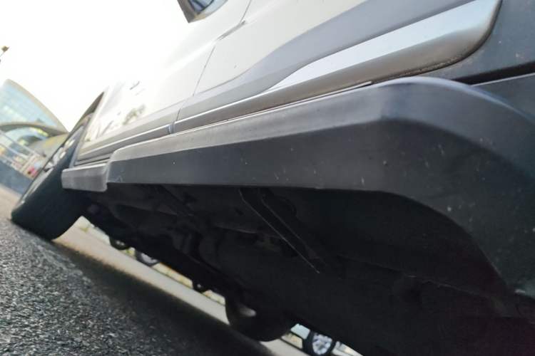 Used Geely Auto Emgrand X7 Sport 2016 1.8TD Automatic ZhiZun Version Left Side Sill