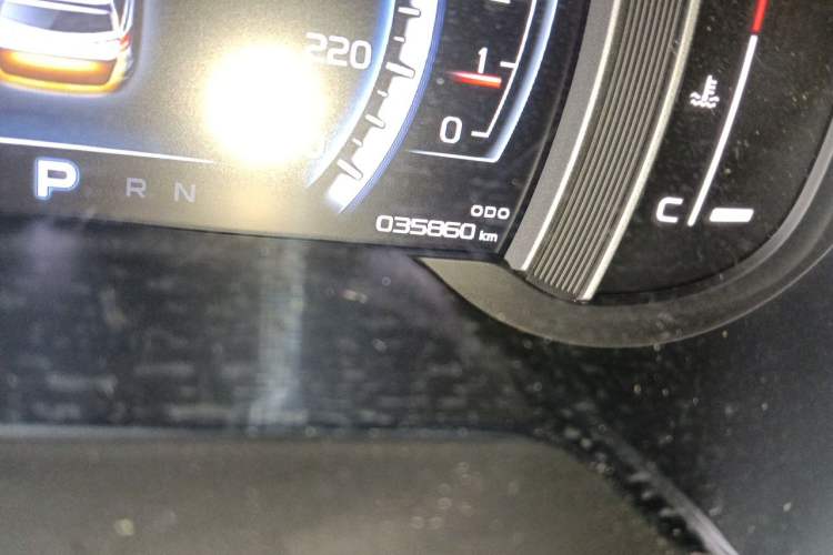 Used Geely Auto Emgrand X7 Sport 2016 1.8TD Automatic ZhiZun Version Odometer Close Up