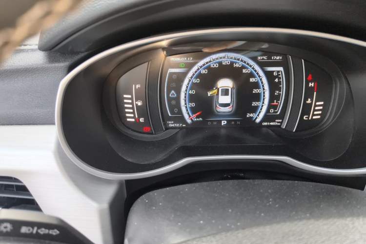 Used Geely Auto Emgrand X7 Sport 2016 1.8TD Automatic Smart Model Odometer Close Up