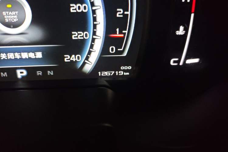 Used Geely Auto Emgrand X7 Sport 2016 1.8TD Automatic ZhiZun Version Odometer Close Up