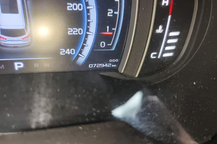 Used Geely Auto Emgrand X7 Sport 2016 1.8TD Automatic Smart Model Odometer Close Up