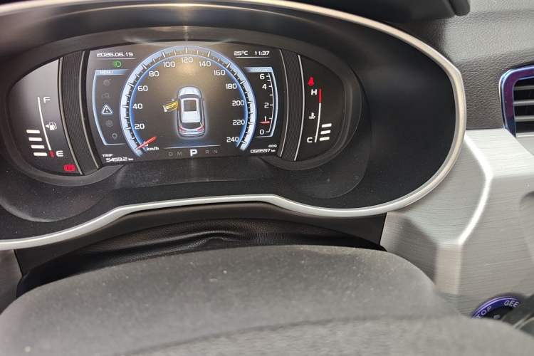 Used Geely Auto Emgrand X7 Sport 2016 1.8TD Automatic Smart Model Odometer Close Up