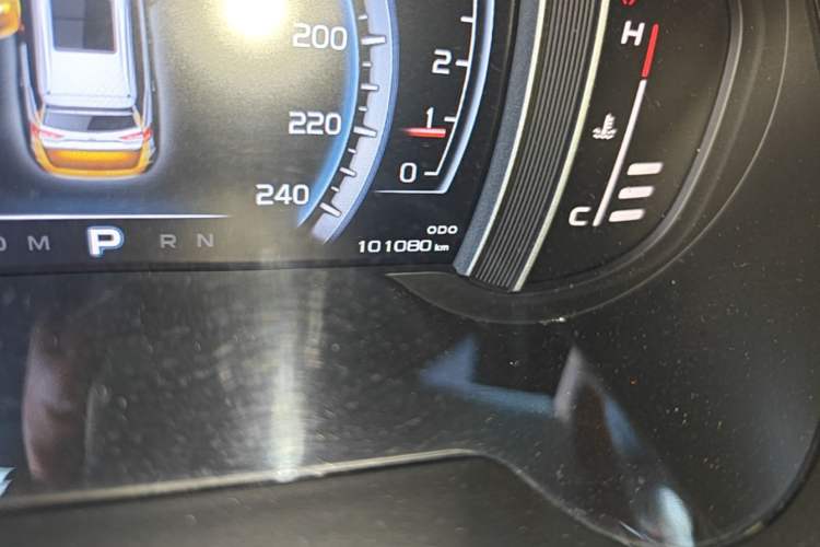 Used Geely Auto Emgrand X7 Sport 2016 1.8TD Automatic Smart Model Odometer Close Up