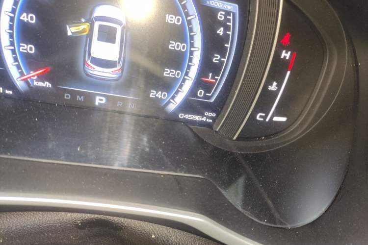 Used Geely Auto Emgrand X7 Sport 2016 1.8TD Automatic Smart Model Odometer Close Up