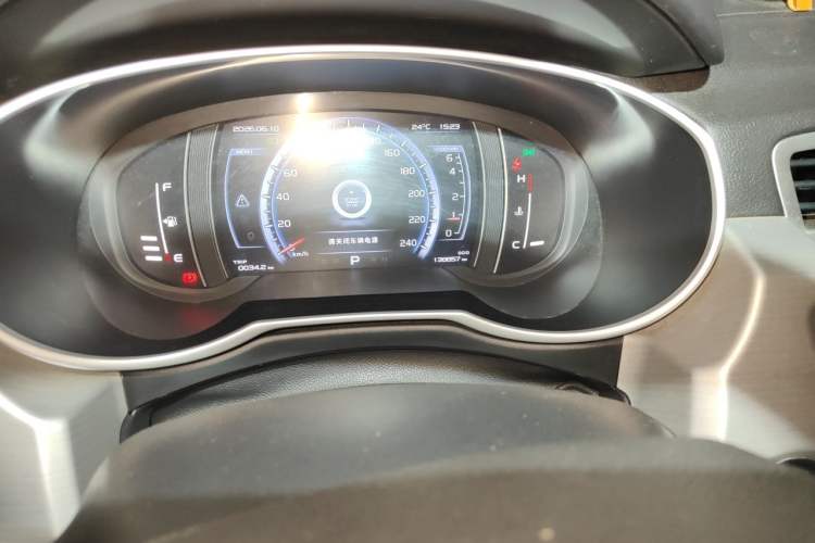 Used Geely Auto Emgrand X7 Sport 2016 1.8TD Automatic Smart Connectivity Version Odometer Close Up