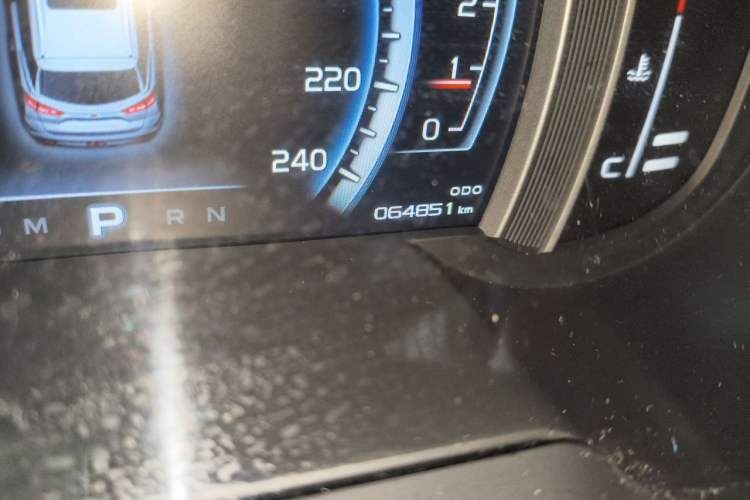 Used Geely Auto Emgrand X7 Sport 2016 1.8TD Automatic Smart Model Odometer Close Up