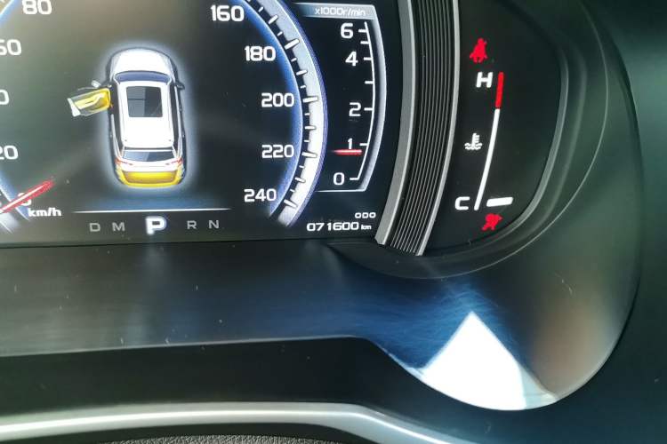 Used Geely Auto Emgrand X7 Sport 2016 1.8TD Automatic Smart Connectivity Version Odometer Close Up