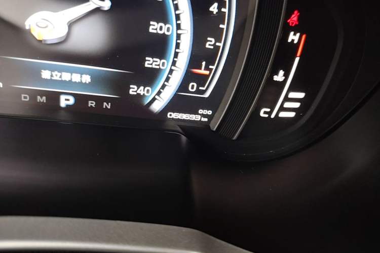 Used Geely Auto Emgrand X7 Sport 2016 1.8TD Automatic Smart Model Odometer Close Up