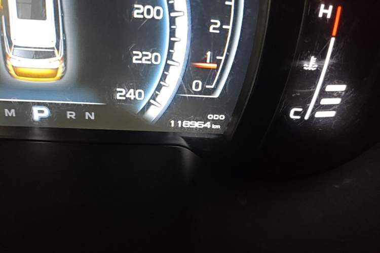 Used Geely Auto Emgrand X7 Sport 2016 1.8TD Automatic ZhiZun Version Odometer Close Up