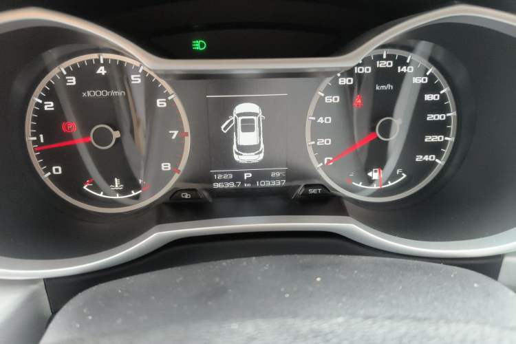 Used Geely Auto Emgrand X7 Sport 2016 1.8TD Automatic ZhiShang Model Odometer Close Up