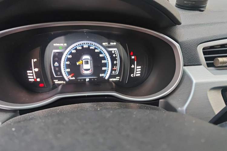 Used Geely Auto Emgrand X7 Sport 2016 1.8TD Automatic All-Wheel-Drive ZhiZun Edition Odometer Close Up