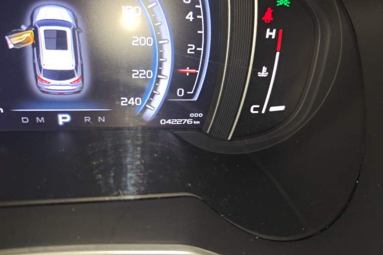Used Geely Auto Emgrand X7 Sport 2016 1.8TD Automatic Smart Connectivity Version Odometer Close Up