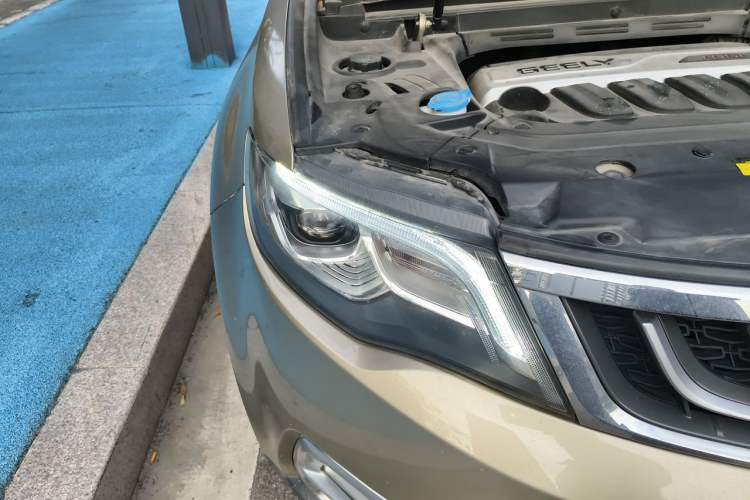 Used Geely Auto Emgrand X7 Sport 2016 1.8TD Automatic Smart Model Right Front Headlight