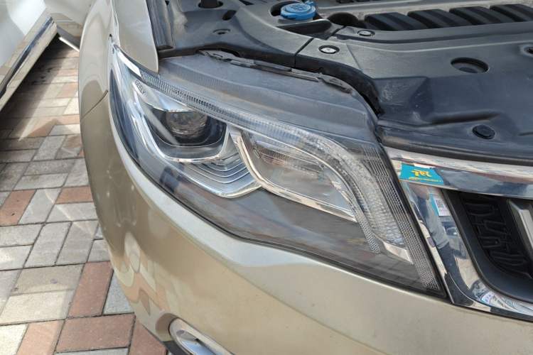 Used Geely Auto Emgrand X7 Sport 2016 1.8TD Automatic ZhiZun Version Right Front Headlight