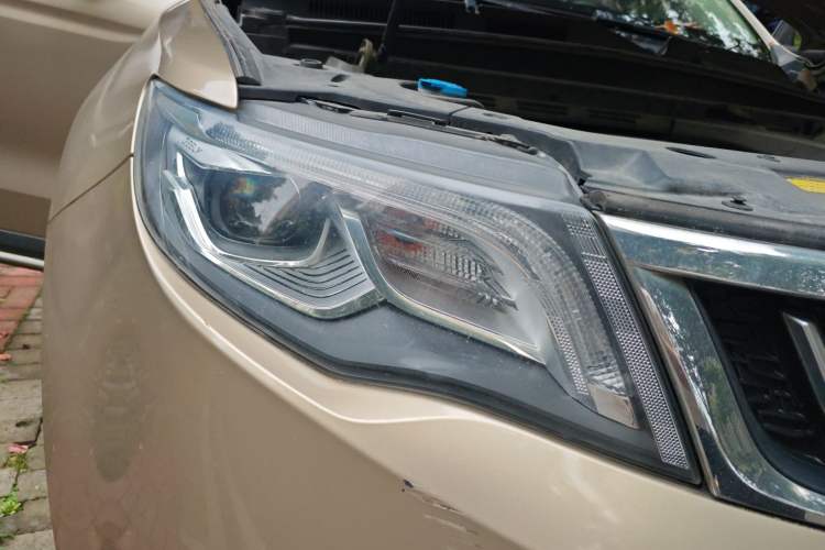 Used Geely Auto Emgrand X7 Sport 2016 1.8TD Automatic ZhiZun Version Right Front Headlight