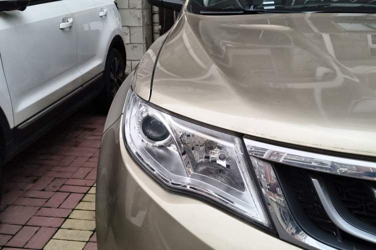 Used Geely Auto Emgrand X7 Sport 2016 2.0L Manual ZhiShang Version Right Front Headlight