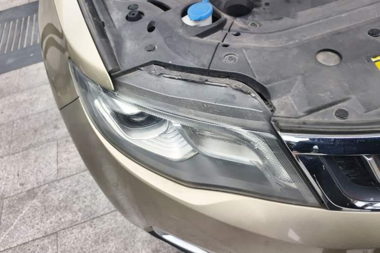 Used Geely Auto Emgrand X7 Sport 2016 1.8TD Automatic Smart Model Right Front Headlight