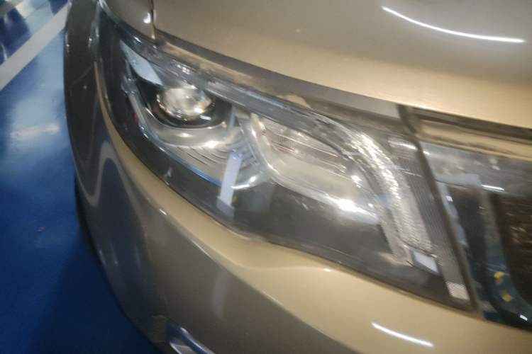 Used Geely Auto Emgrand X7 Sport 2016 1.8TD Automatic ZhiZun Version Right Front Headlight