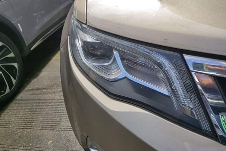 Used Geely Auto Emgrand X7 Sport 2016 1.8TD Automatic ZhiZun Version Right Front Headlight