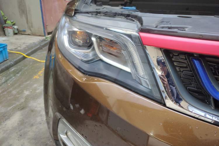Used Geely Auto Emgrand X7 Sport 2016 1.8TD Automatic Smart Model Right Front Headlight