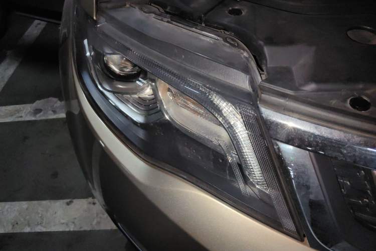Used Geely Auto Emgrand X7 Sport 2016 1.8TD Automatic ZhiZun Version Right Front Headlight
