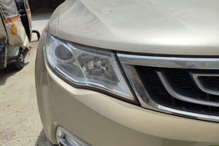 Used Geely Auto Emgrand X7 Sport 2016 2.0L Manual Smart Connect Version Right Front Headlight