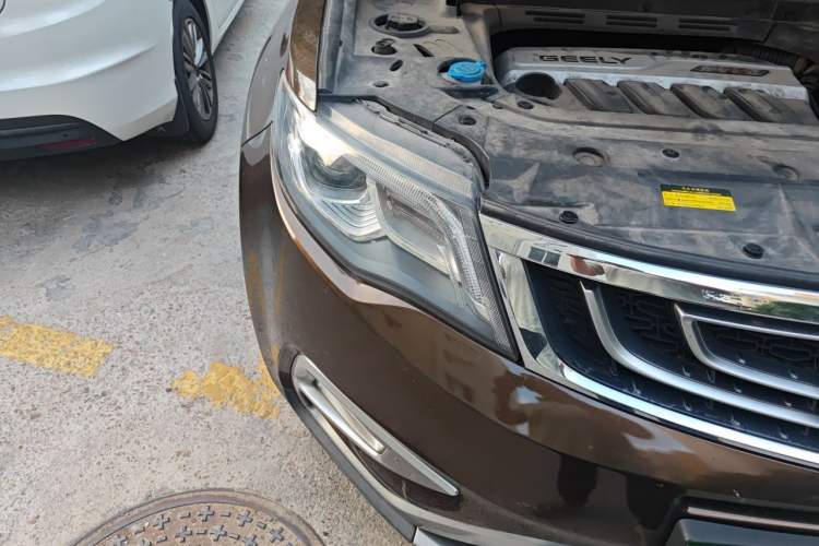 Used Geely Auto Emgrand X7 Sport 2016 1.8TD Automatic All-Wheel-Drive ZhiZun Edition Right Front Headlight
