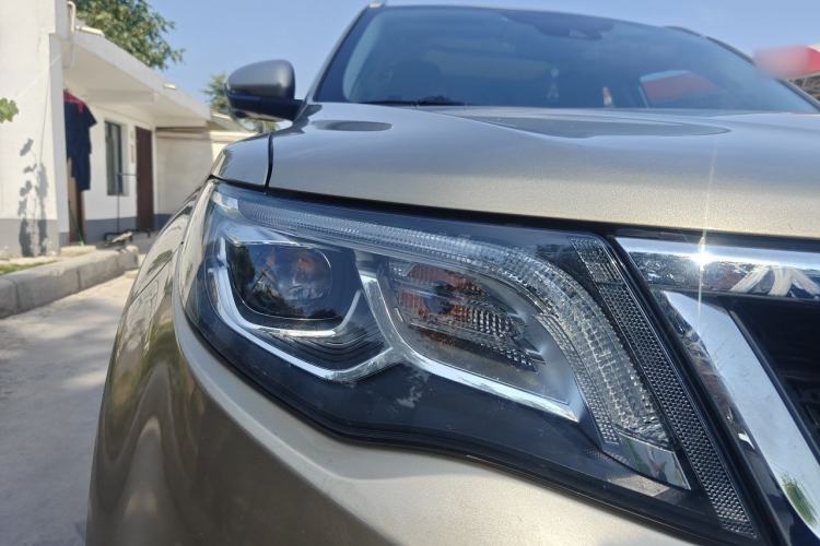 Used Geely Auto Emgrand X7 Sport 2016 1.8TD Automatic All-Wheel-Drive ZhiZun Edition Right Front Headlight