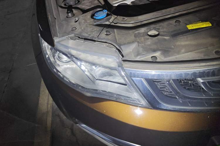 Used Geely Auto Emgrand X7 Sport 2016 1.8TD Automatic Smart Connectivity Version Right Front Headlight