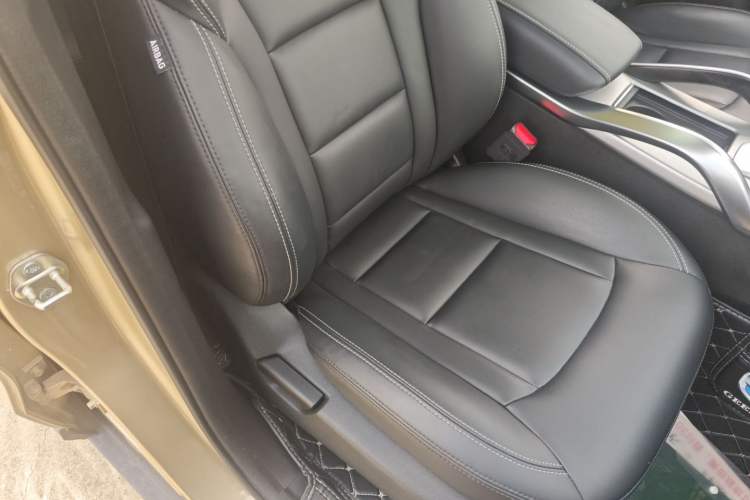 Used Geely Auto Emgrand X7 Sport 2016 2.0L Manual Smart Connect Version Right Front Seat