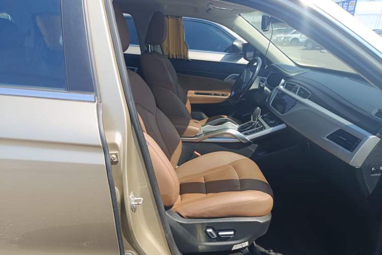 Used Geely Auto Emgrand X7 Sport 2016 1.8TD Automatic All-Wheel-Drive ZhiZun Edition Right Front Seat
