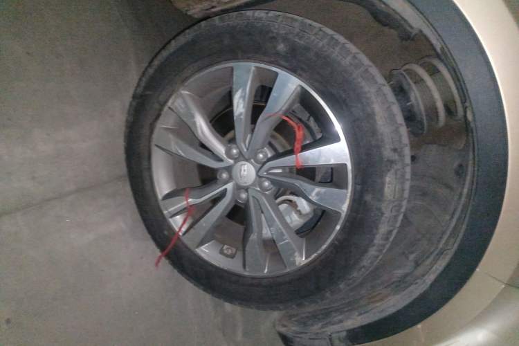 Used Geely Auto Emgrand X7 Sport 2016 1.8TD Automatic ZhiZun Version Right Front Wheel Hub