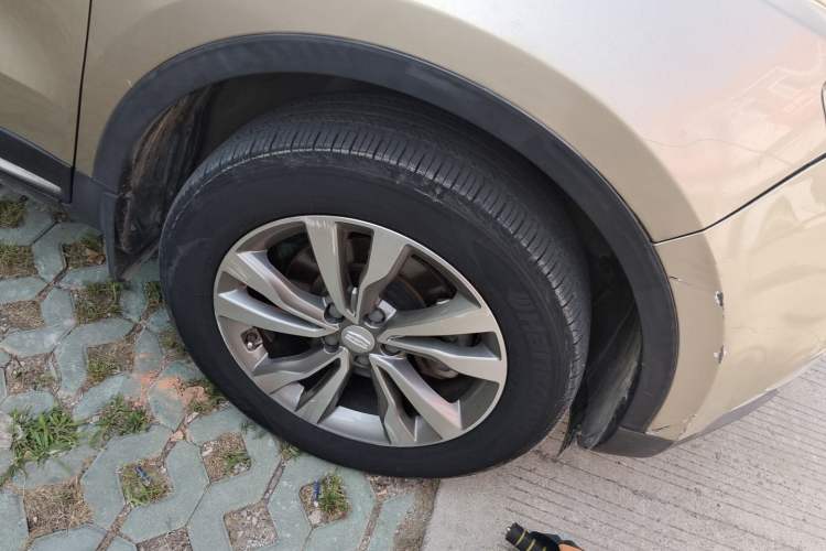 Used Geely Auto Emgrand X7 Sport 2016 1.8TD Automatic Smart Connectivity Version Right Front Wheel Hub