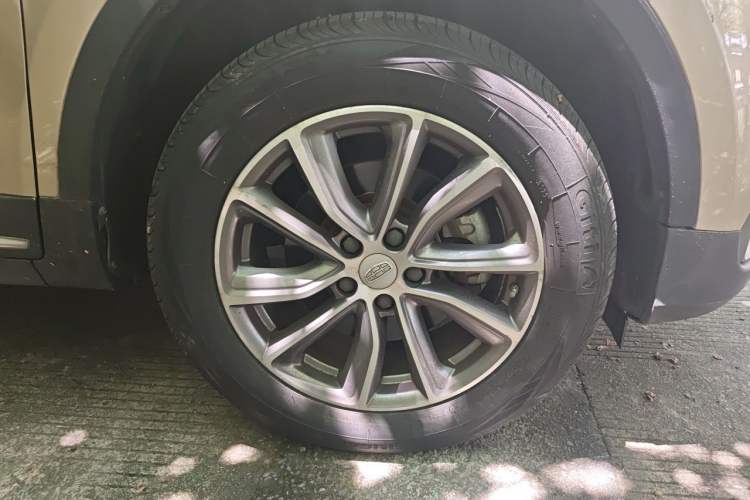 Used Geely Auto Emgrand X7 Sport 2016 1.8TD Automatic Smart Model Right Front Wheel Hub