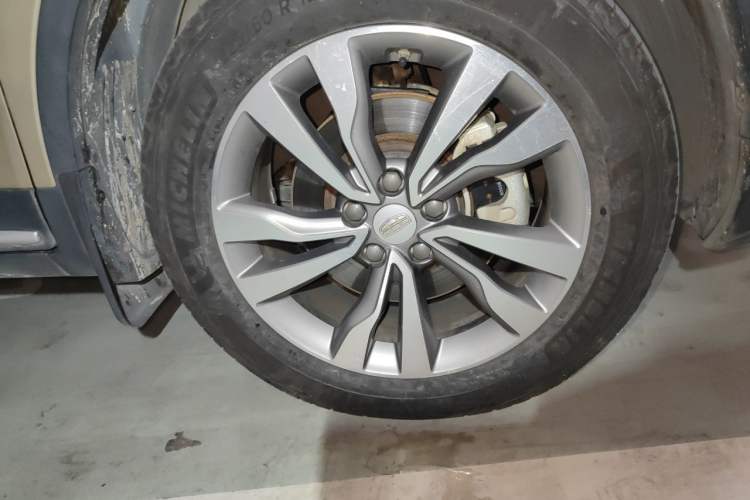 Used Geely Auto Emgrand X7 Sport 2016 1.8TD Automatic Smart Connectivity Version Right Front Wheel Hub