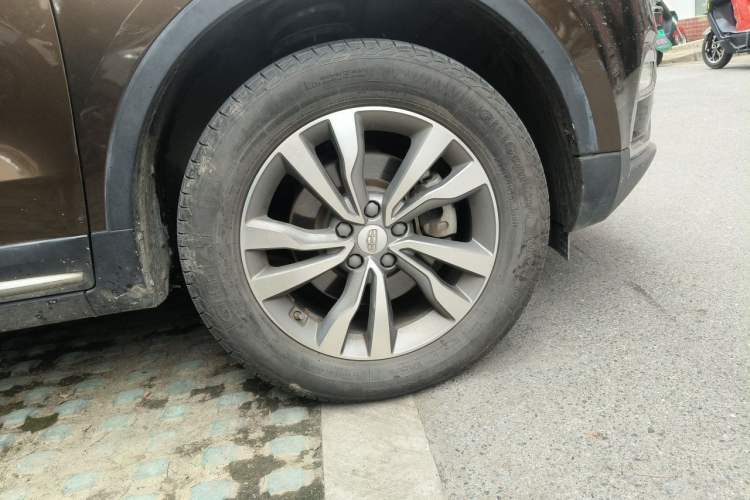 Used Geely Auto Emgrand X7 Sport 2016 1.8TD Automatic ZhiShang Model Right Front Wheel Hub