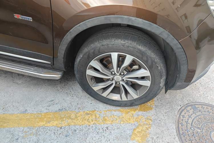 Used Geely Auto Emgrand X7 Sport 2016 1.8TD Automatic All-Wheel-Drive ZhiZun Edition Right Front Wheel Hub