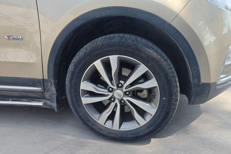 Used Geely Auto Emgrand X7 Sport 2016 1.8TD Automatic All-Wheel-Drive ZhiZun Edition Right Front Wheel Hub