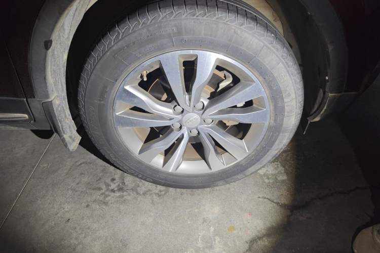 Used Geely Auto Emgrand X7 Sport 2016 1.8TD Automatic Smart Connectivity Version Right Front Wheel Hub