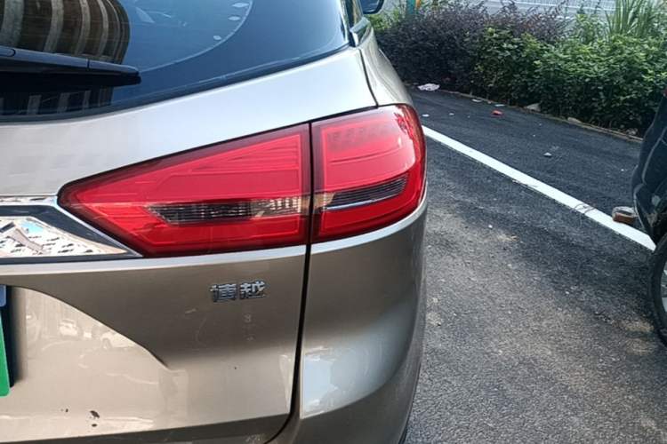 Used Geely Auto Emgrand X7 Sport 2016 1.8TD Automatic ZhiShang Model Right Rear Taillight