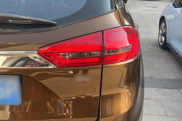 Used Geely Auto Emgrand X7 Sport 2016 1.8TD Automatic ZhiZun Version Right Rear Taillight
