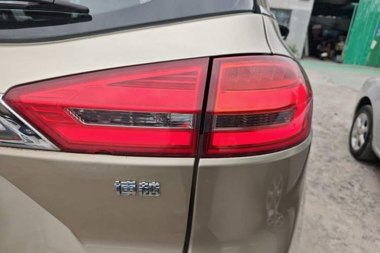 Used Geely Auto Emgrand X7 Sport 2016 1.8TD Automatic ZhiZun Version Right Rear Taillight