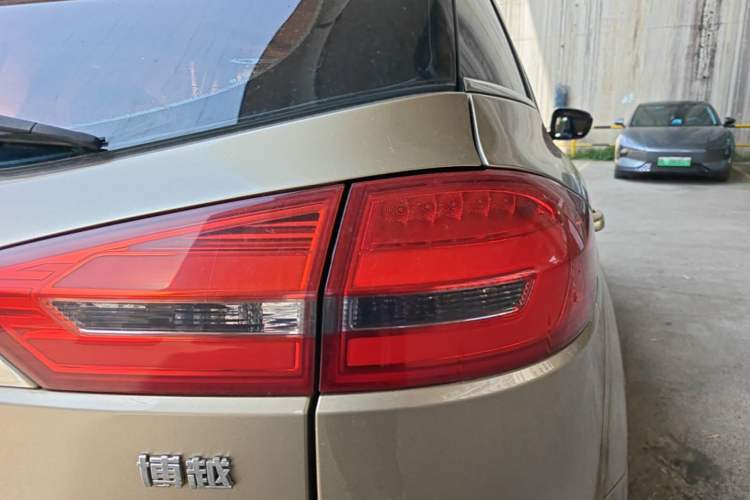 Used Geely Auto Emgrand X7 Sport 2016 1.8TD Automatic Smart Connectivity Version Right Rear Taillight